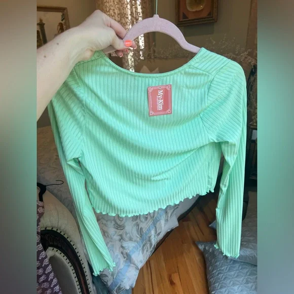 Long Sleeve Green Top | Green Ribbed Button Top - Picture 3 of 7